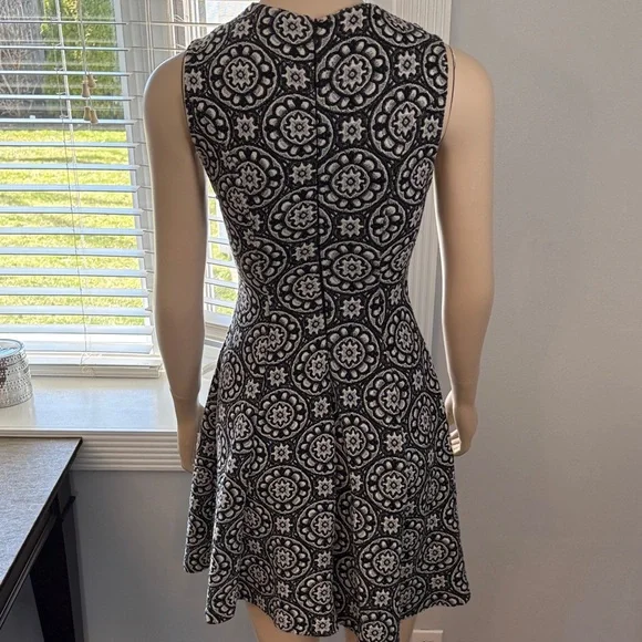 Zara Black and White Floral Mini Dress - Picture 4 of 4